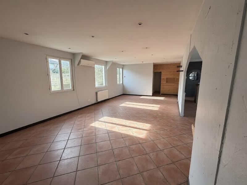 Local commercial - 143 m² - 5 pièces