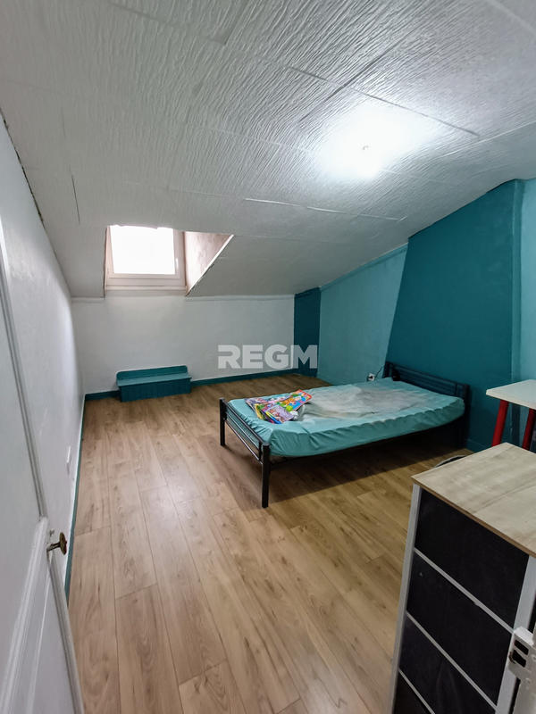 Maison - 187 m² - 12 pièces