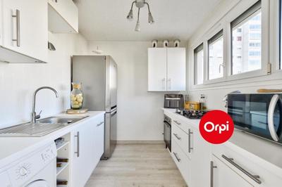 Appartement - 90 m² - 5 pièces