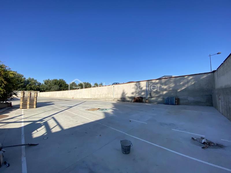 Entrepôt - 158 m² - 8 pièces