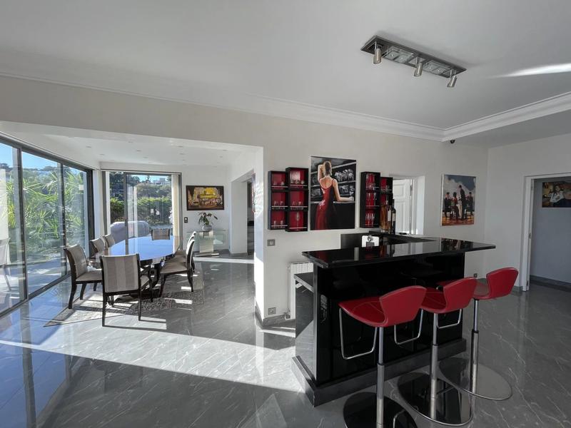 Villa - 350 m² - 15 pièces