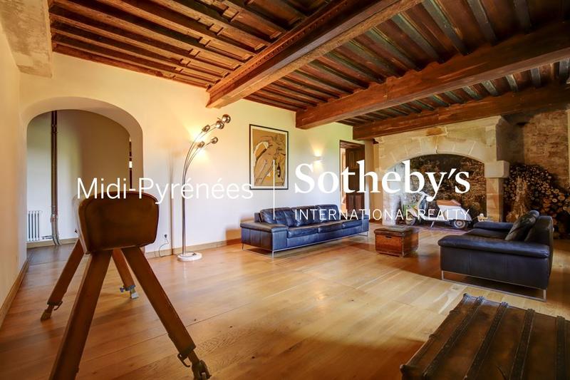 Château - 1 200 m² - 35 pièces