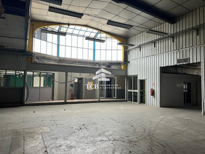 Local d'activités - 1 900 m²