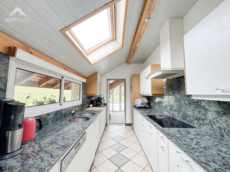 Maison - 245 m² - 9 pièces