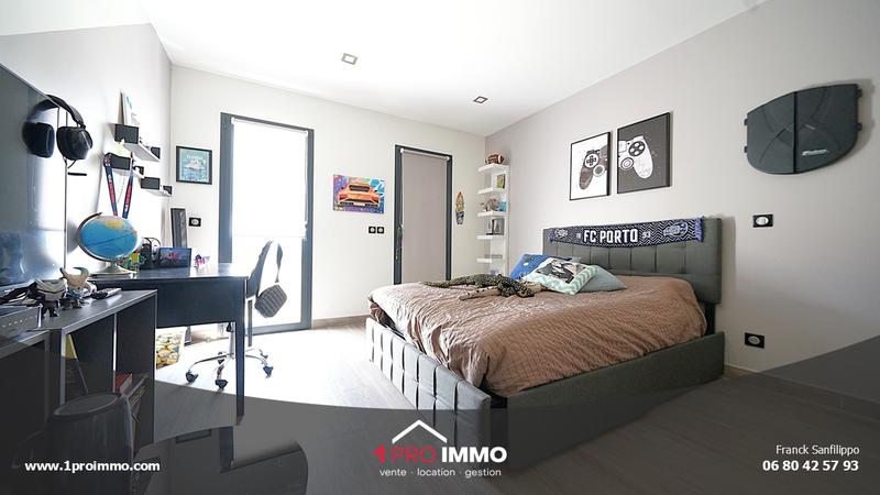 Maison - 230 m² - 6 pièces