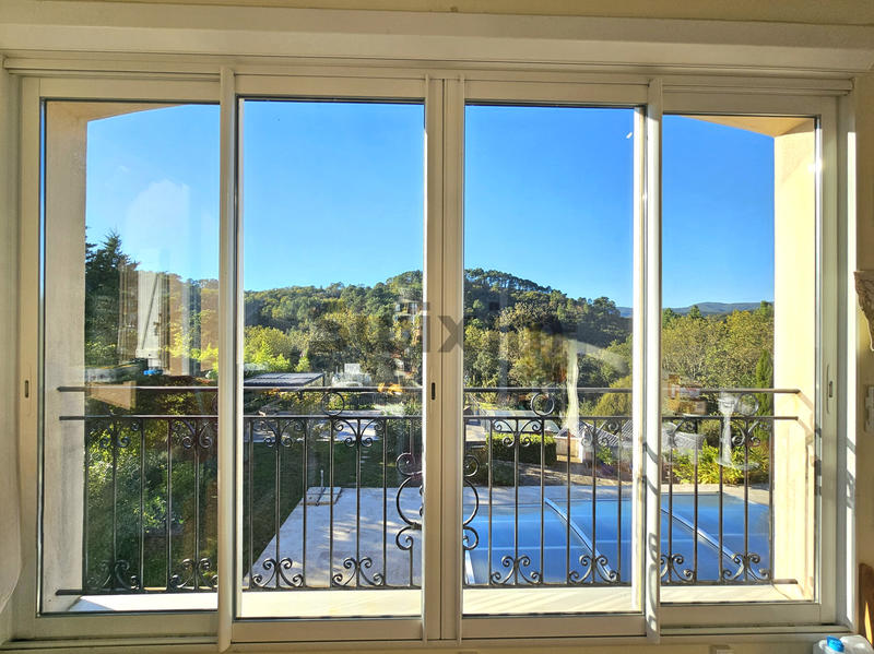 Villa - 227 m² - 10 pièces