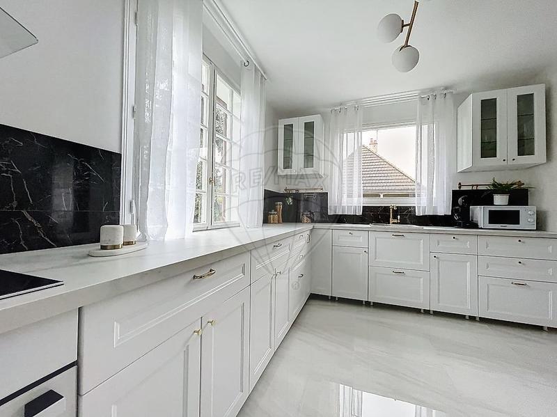 Maison - 159 m² - 7 pièces