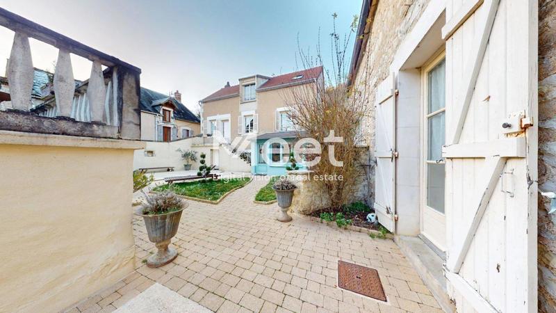 Propriété - 215 m² - 8 pièces