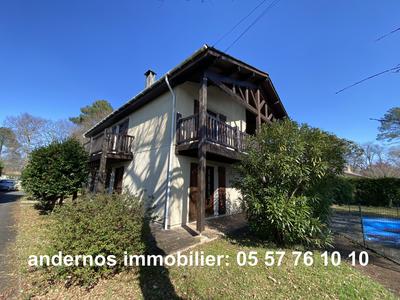 Maison traditionnelle - 239 m² - 10 pièces