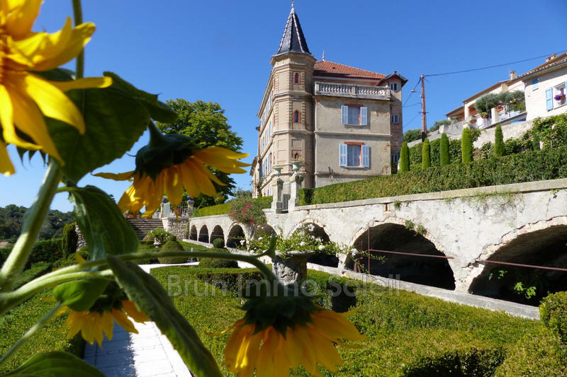 Maison - 904 m² - 23 pièces