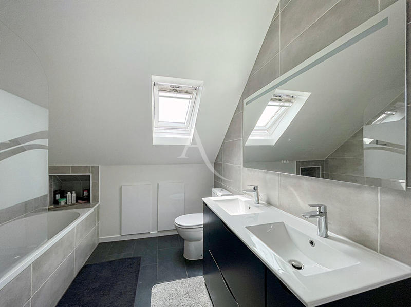 Maison - 103 m² - 5 pièces