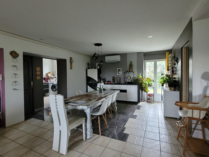 Maison - 166 m² - 8 pièces