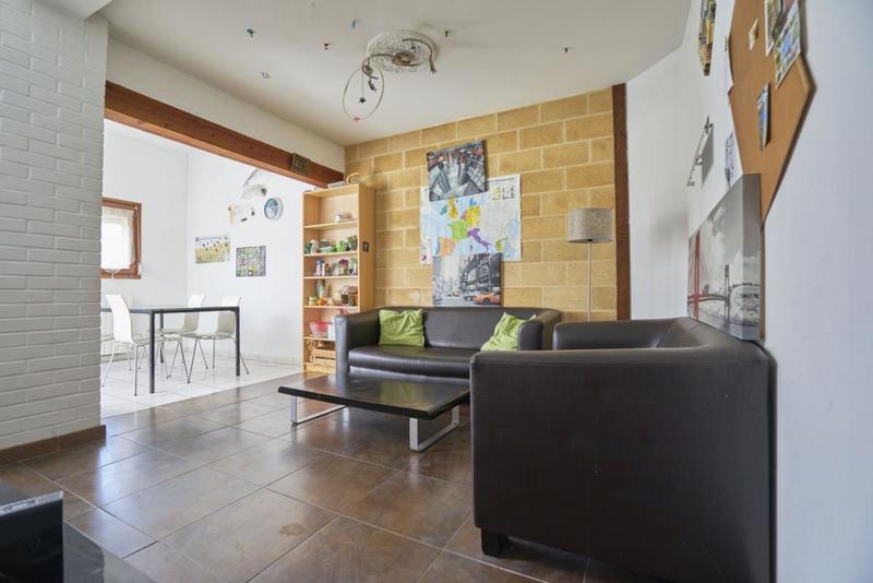 Maison - 99 m² - 5 pièces