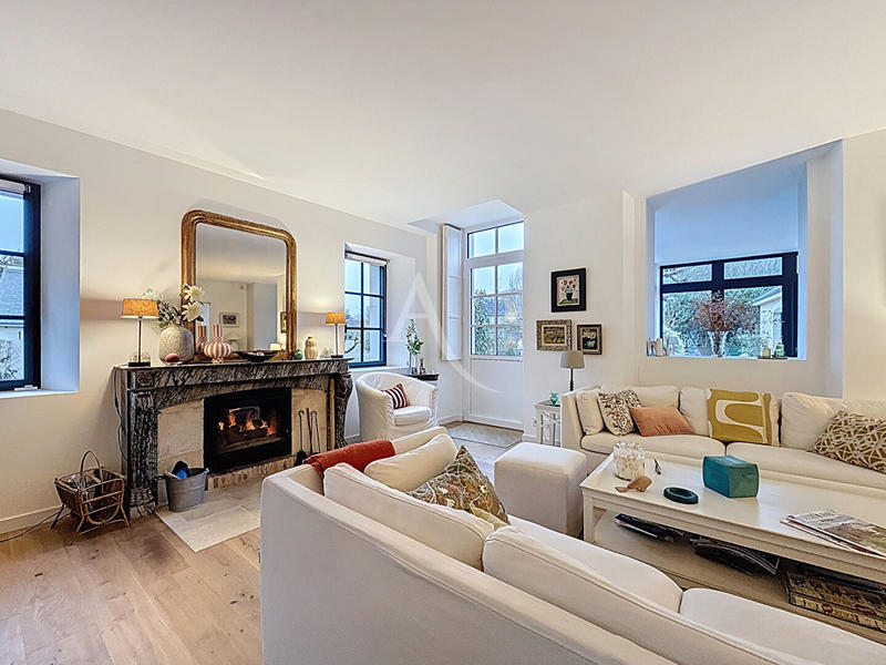 Maison - 203 m² - 11 pièces