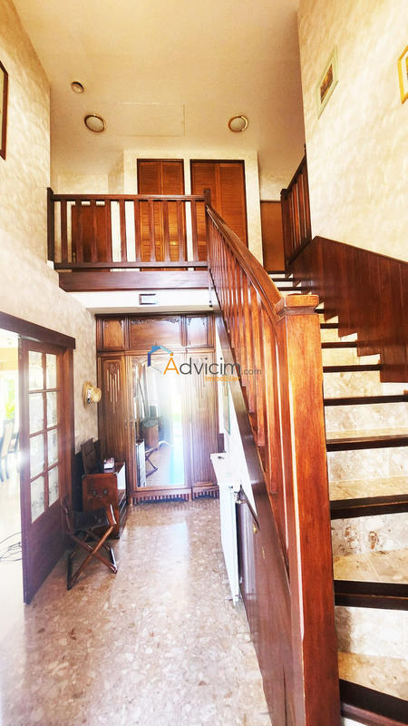 Maison - 220 m² - 8 pièces