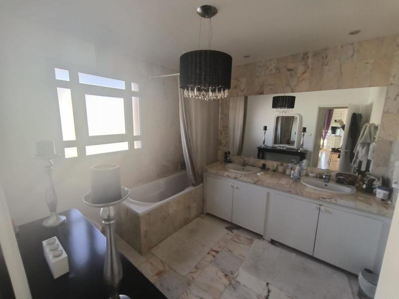 Appartement - 185 m² - 5 pièces