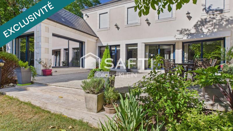 Maison - 280 m² - 8 pièces