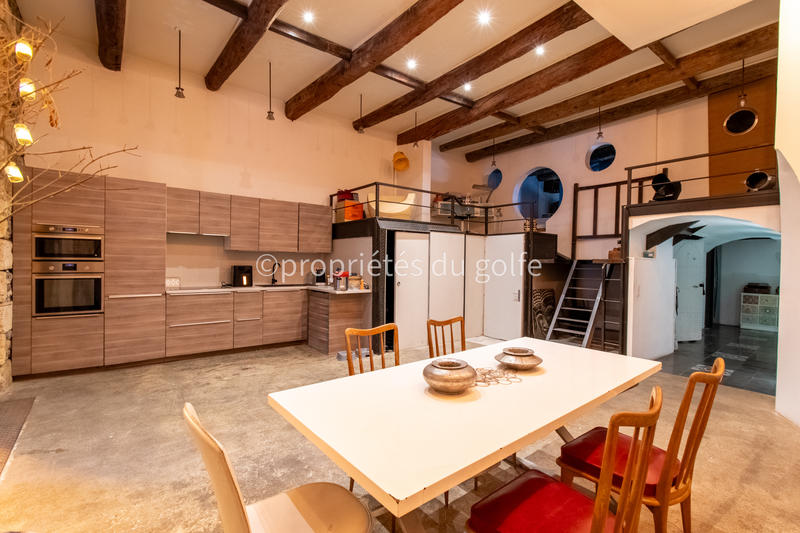 Appartement - 256 m² - 5 pièces