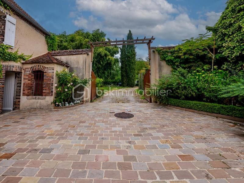 Demeure - 260 m² - 9 pièces