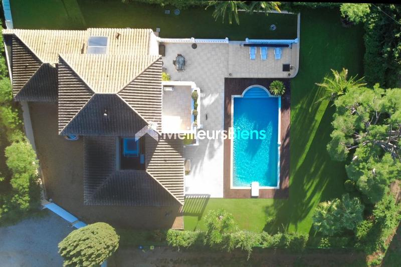 Villa - 176 m² - 6 pièces