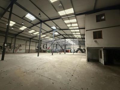 Entrepôt - 4 250 m²