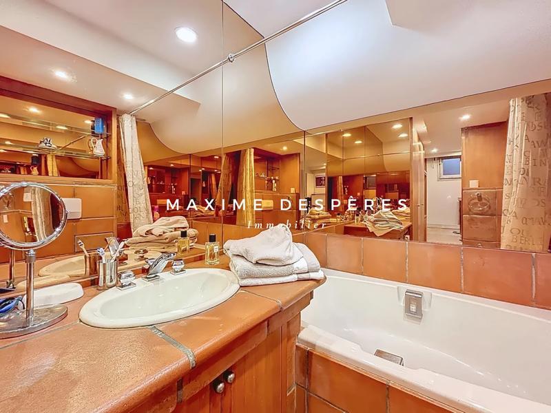 Appartement - 188 m² - 6 pièces