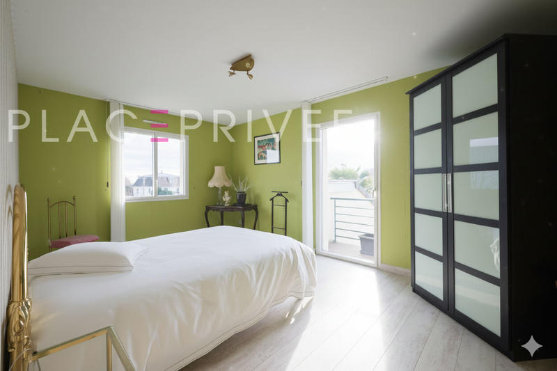 Maison - 225 m² - 7 pièces