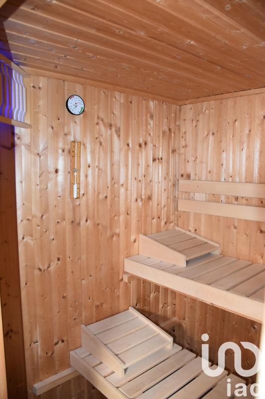 Maison - 213 m² - 6 pièces