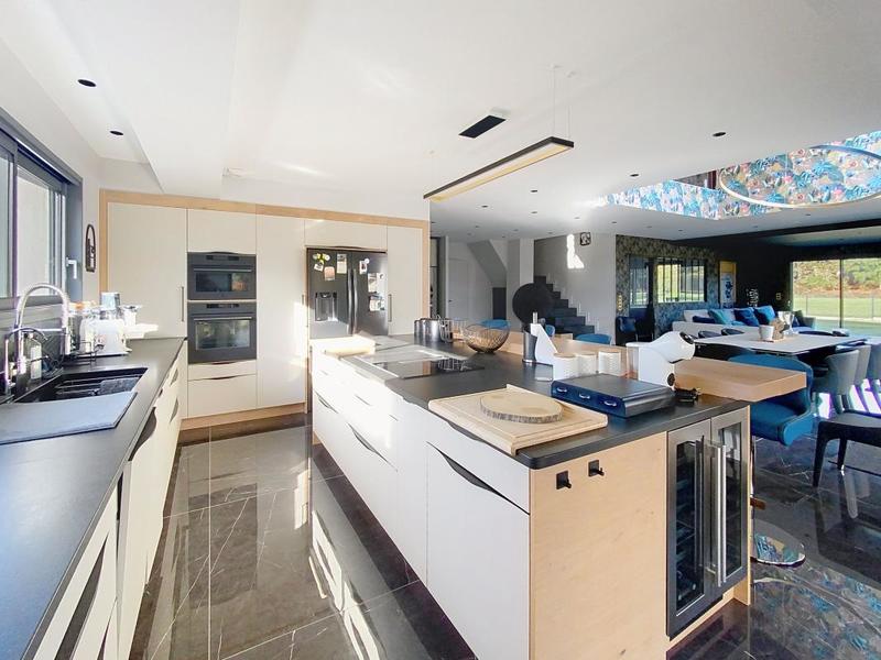 Propriété - 205 m² - 6 pièces