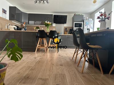 Maison - 93 m² - 5 pièces