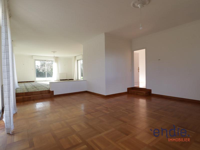 Maison - 232 m² - 8 pièces