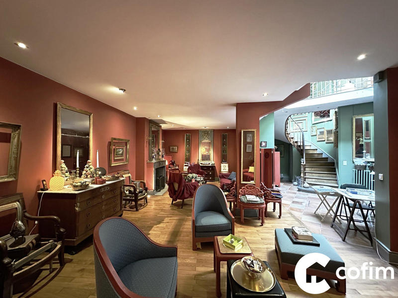 Maison - 230 m² - 6 pièces