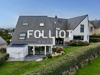 Maison - 215 m² - 10 pièces