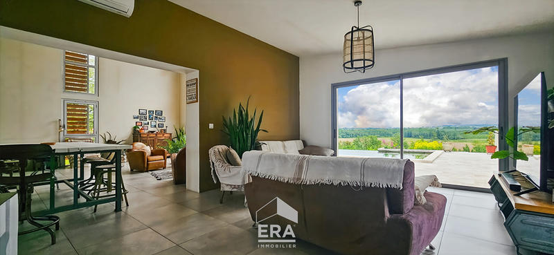 Maison - 280 m² - 8 pièces