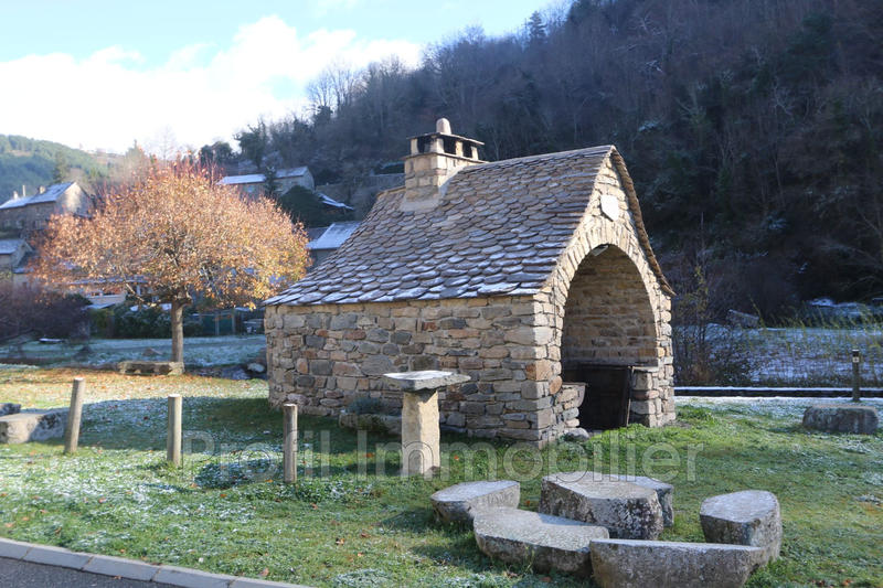 Maison - 235 m² - 8 pièces