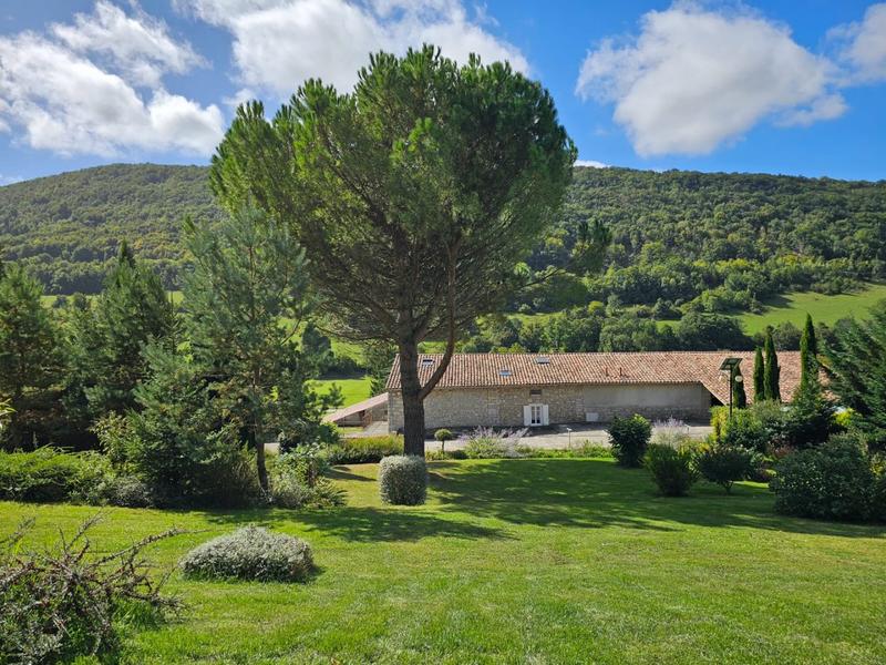 Maison - 202 m² - 10 pièces