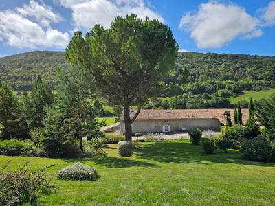 Maison - 202 m² - 10 pièces