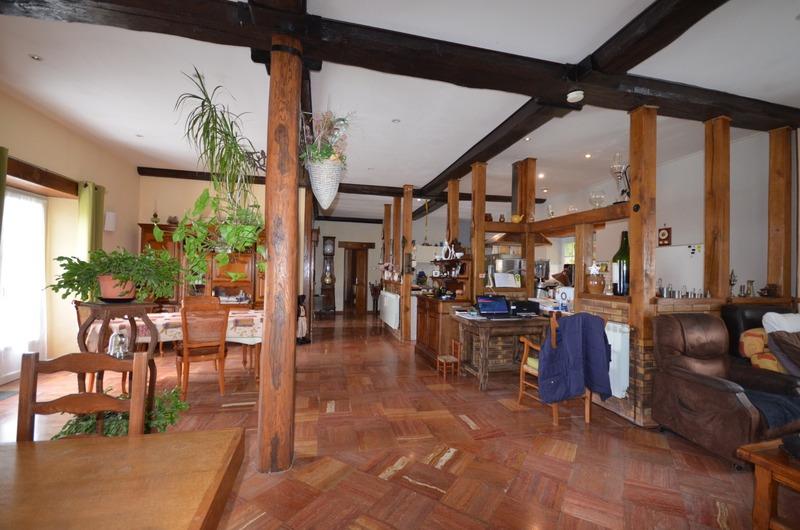 Maison - 210 m² - 6 pièces