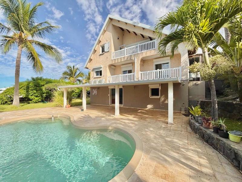 Maison - 180 m² - 6 pièces