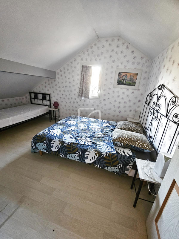 Maison - 256 m² - 12 pièces