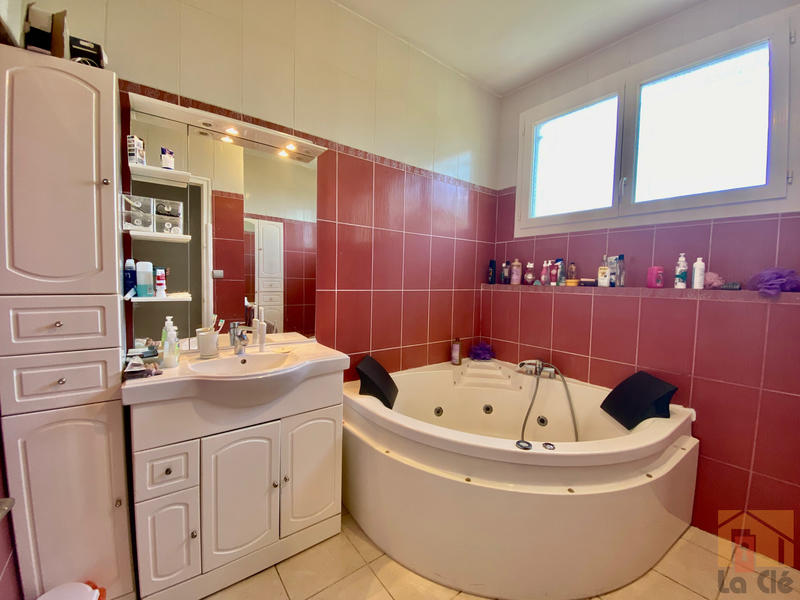 Maison - 197 m² - 6 pièces