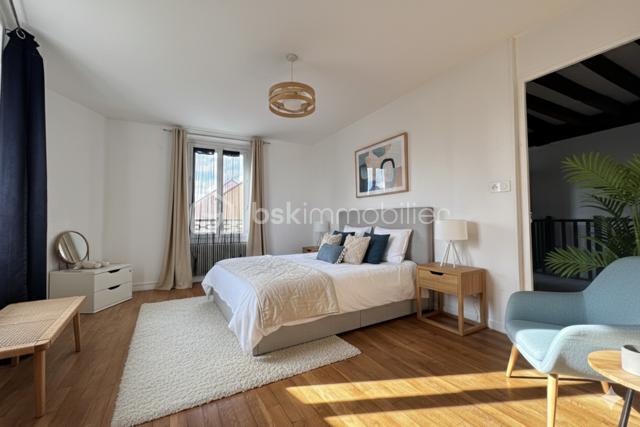 Maison - 260 m² - 9 pièces