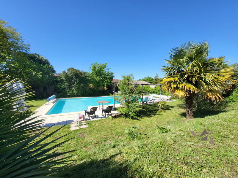 Maison - 254 m² - 10 pièces