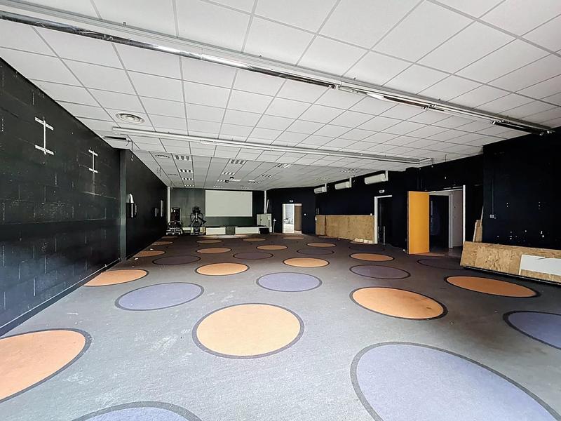 Bureau - 475 m² - 1 pièce