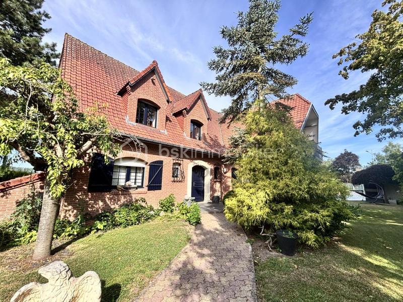 Pavillon - 199 m² - 9 pièces