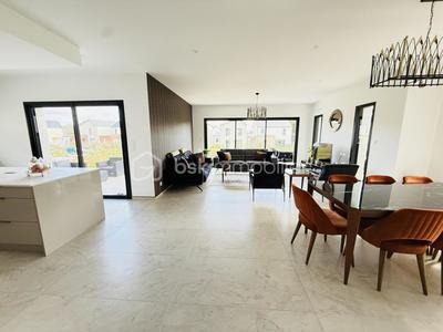 Maison - 172 m² - 6 pièces