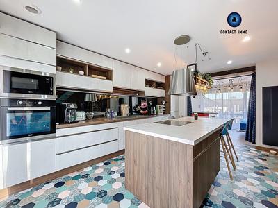 Maison - 210 m² - 10 pièces