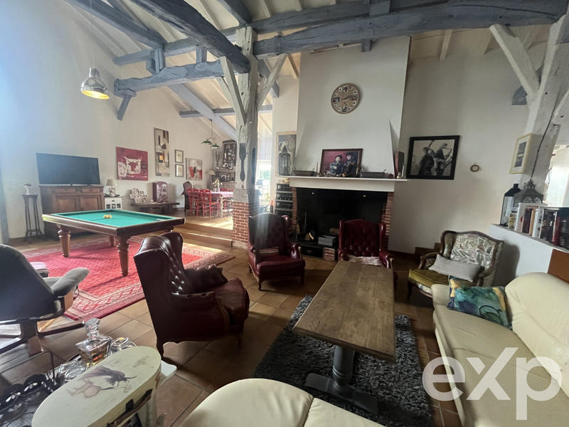 Maison - 230 m² - 8 pièces