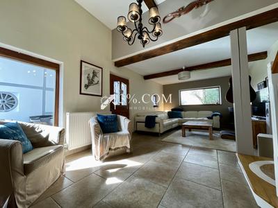 Demeure - 169 m² - 8 pièces