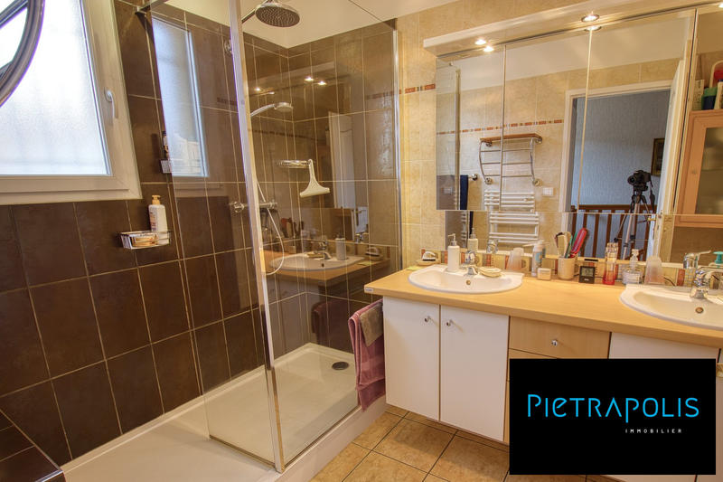 Maison traditionnelle - 175 m² - 6 pièces